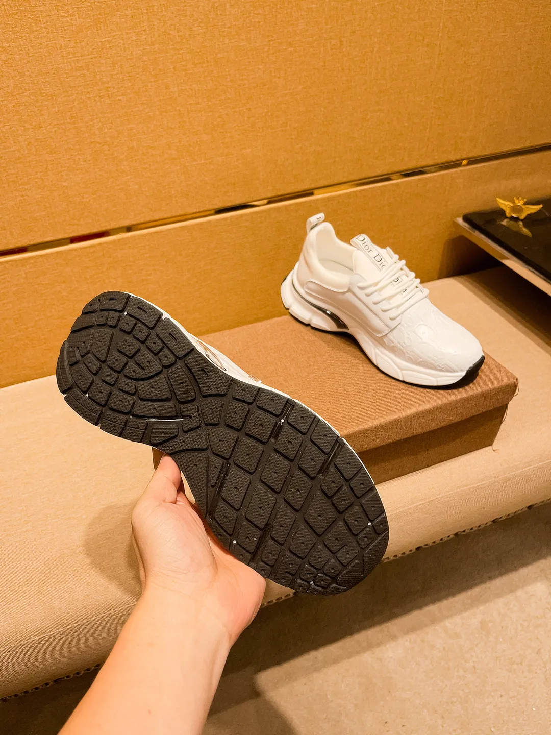 Men's shoes💰 440💰 [Dior] Men's high-end brand of shoes official website 1:1 latest masterpiece: the upper is made of Italian imported first-layer cowhide with a comfortable and breathable lining ➕original non-slip and wear-resistant outsole🔥, making walking more convenient and comfortable! An exclusive new model, a stunning work, a beautiful 1:1 replica [color] compared to the official quality! Create a fashionable personality to set off your uniqueness! A must-have for trendy men! Classic 🔥Size: 38-44 Color: 🔥 2⃣️colors available🔥.